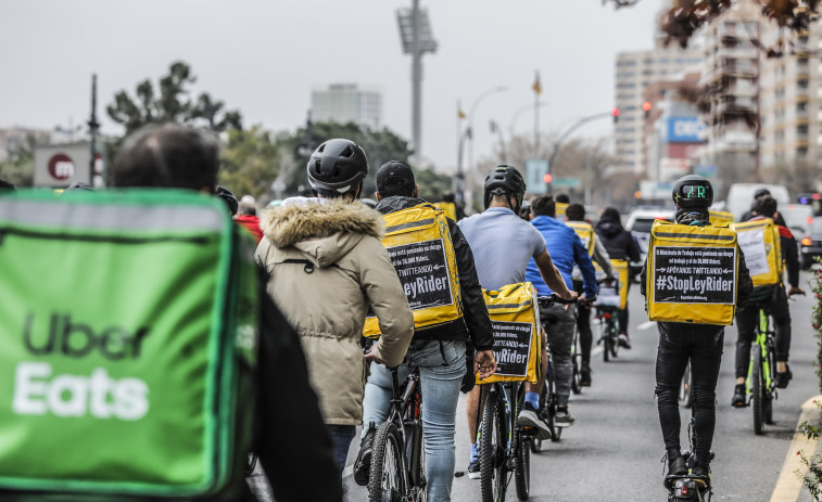 CC.OO. habilita baños y fuentes para los 'riders'