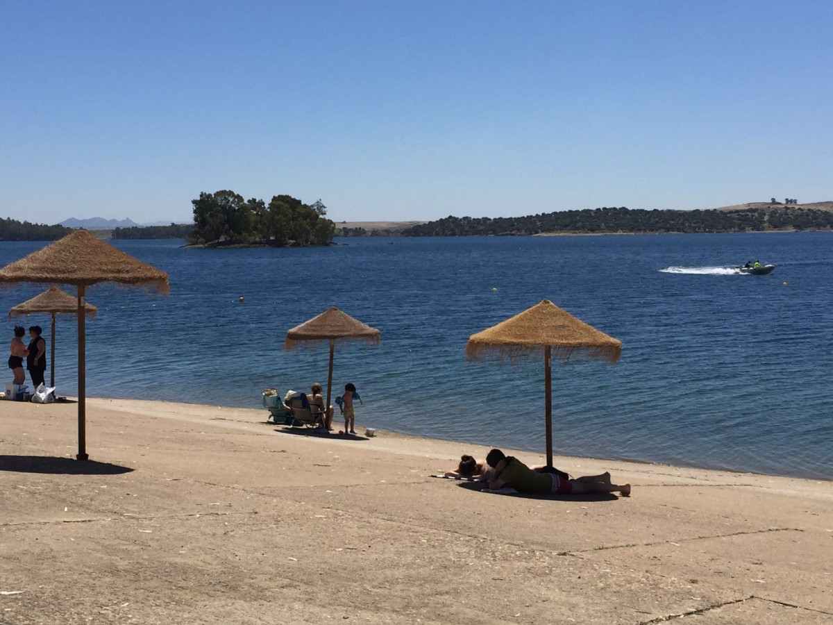 Archivo - Playa del pantano de Orellana