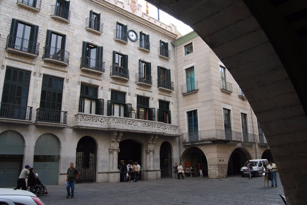 Archivo - Fachada del Ayuntamiento de Girona