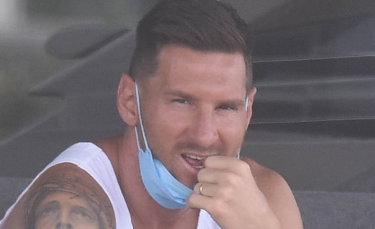 Messi volará este martes a París tras llegar a un acuerdo con el PSG