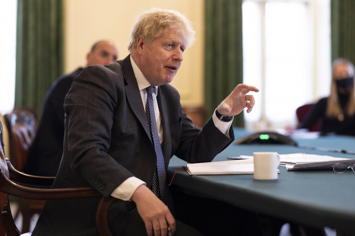 Boris Johnson durante una reunión