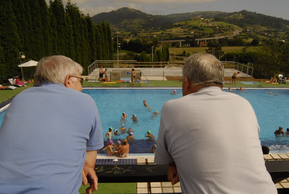 Archivo - El patrimonio medio de los asturianos en Planes de Pensiones individuales se situó en 2013 en 8.957 euros, un 13,2% más que en 2012, según los datos recogidos por el Observatorio Inverco.