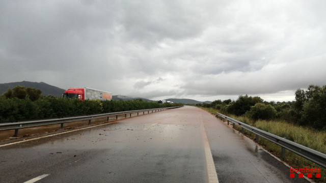 Protección Civil mantiene la petición de evitar los desplazamientos por las inundaciones en el Baix Ebre y Montsià