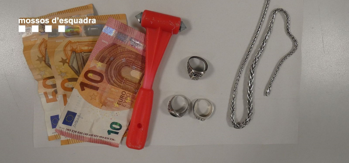 Detenidos dos jóvenes en Roses (Girona) por tres presuntos robos en el mismo día