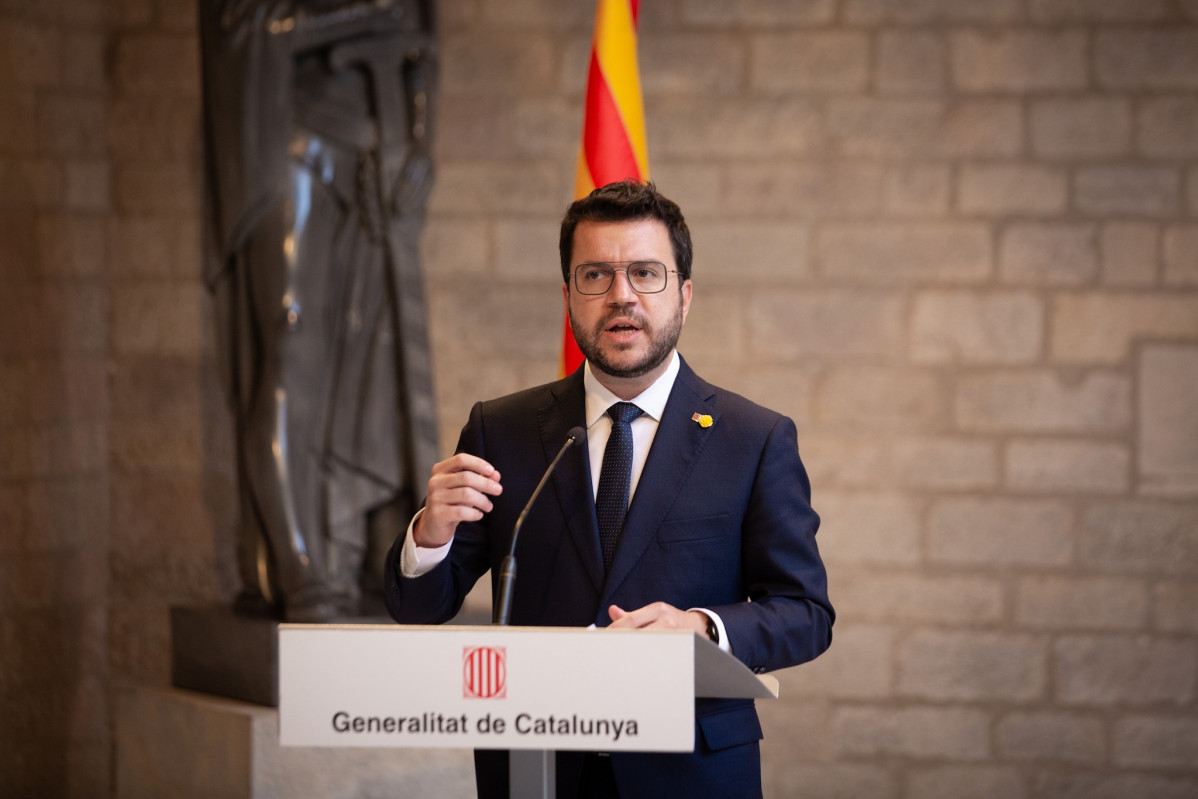 El presidente de la Generalitat, Pere Aragonès, compareciendo ante los medios en el Palau de la Generalitat tras reunirse con el presidente del Gobierno, Pedro Sánchez, en el marco del segundo encue