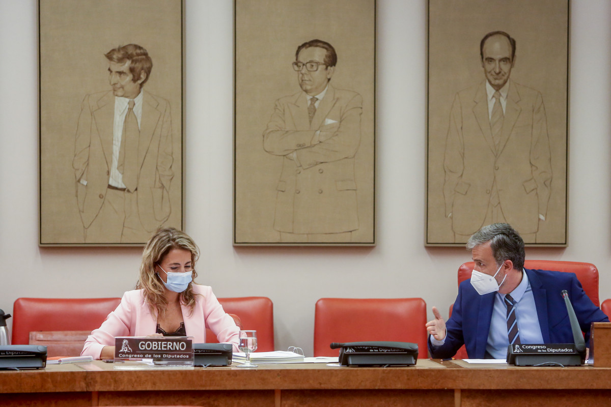 La ministra de Transportes, Movilidad y Agenda Urbana, Raquel Sánchez y el presidente de la Mesa, Ignacio López Cano, comparecen en la Comisión de Transportes, Movilidad y Agenda Urbana, en el Cong