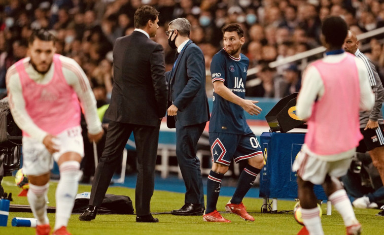 VÍDEO. Pochettino cambia a Messi, se enfada y el hermano del Emir de Qatar reacciona