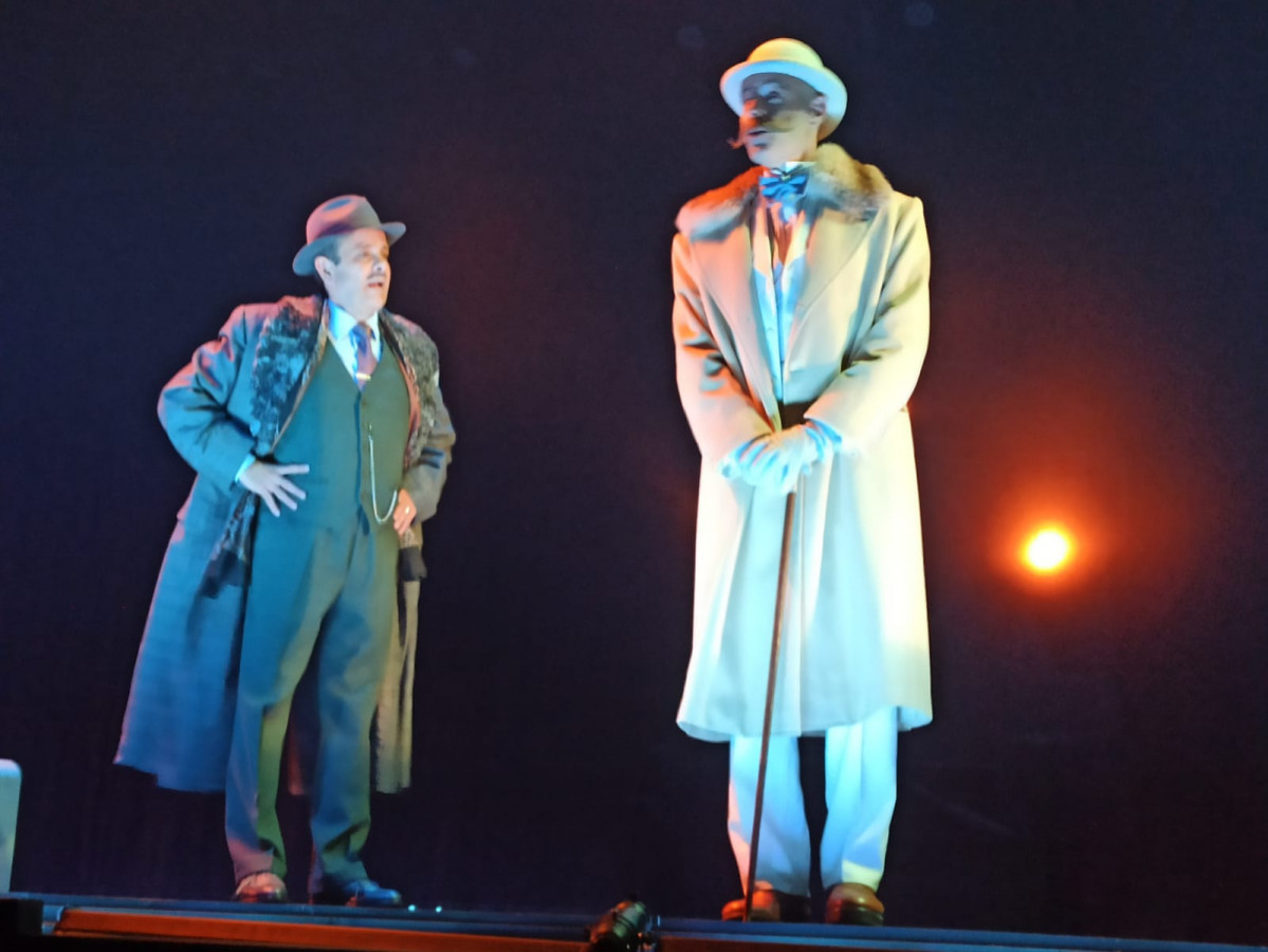 Teatro.Un tren sobre el escenario del Condal