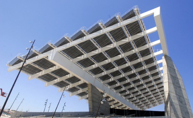 Un trabajador que ponía placas solares en Lleida cae 15 metros y muere