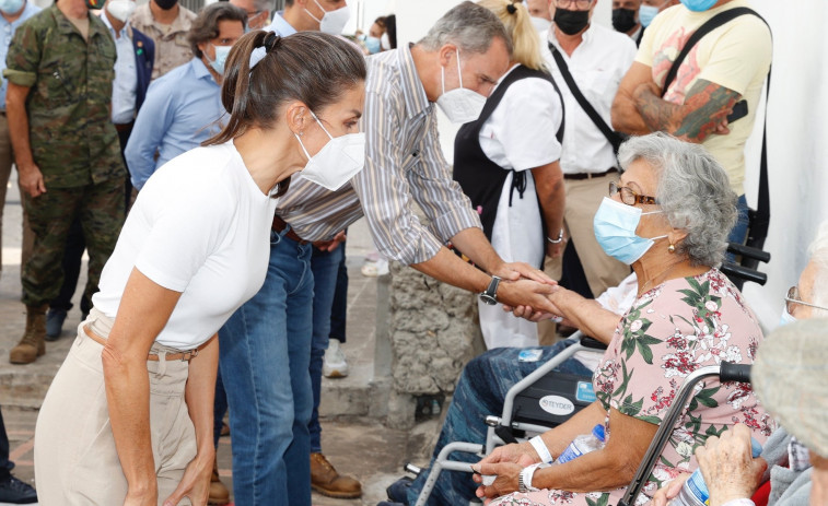 Los Reyes visitan La Palma mientras el 'Cumbre Vieja' continua en erupción