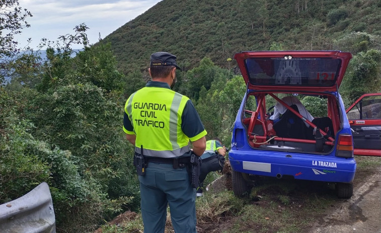 Fallecen un piloto y su copiloto al impactar contra un guardarraíl en el rally Villa de Llanes