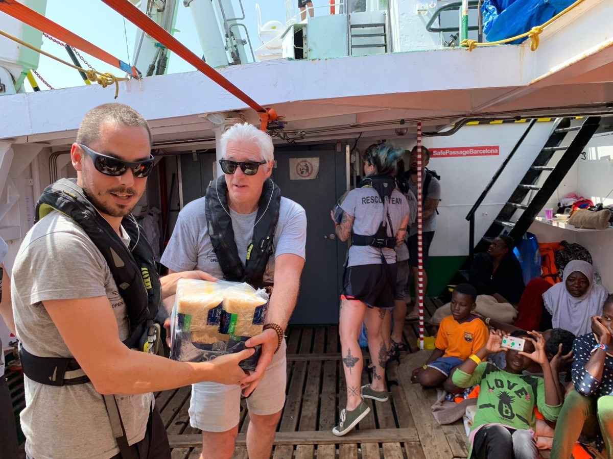 Archivo - Arxiu - Richard Gere porta aliments al vaixell de Proactiva Open Arms