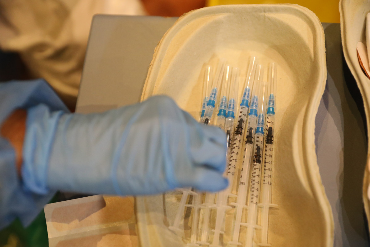 Archivo - Arxiu - Unes quantes dosis del vaccí de Pfizer contra la covid-19