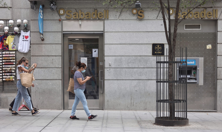 Banco Sabadell rebaja en 200 salidas el ERE, hasta los 1.730 afectados