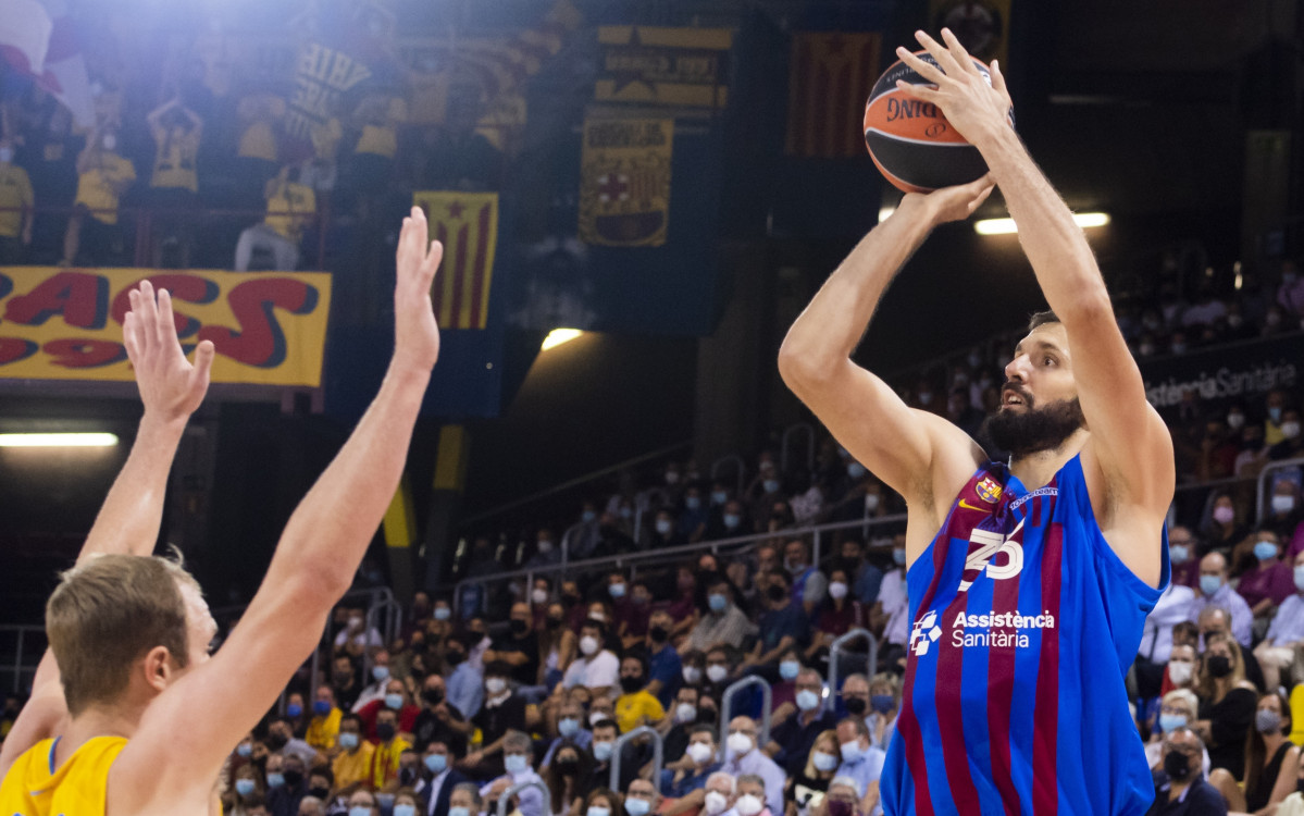 El jugador del Barça Nikola Mirotic en el partido contra el ALBA Berlín, con victoria para el Barça, en la primera jornada de la Fase Regular de la Euroliga 2021/22, en el Palau Blaugrana de Barcel