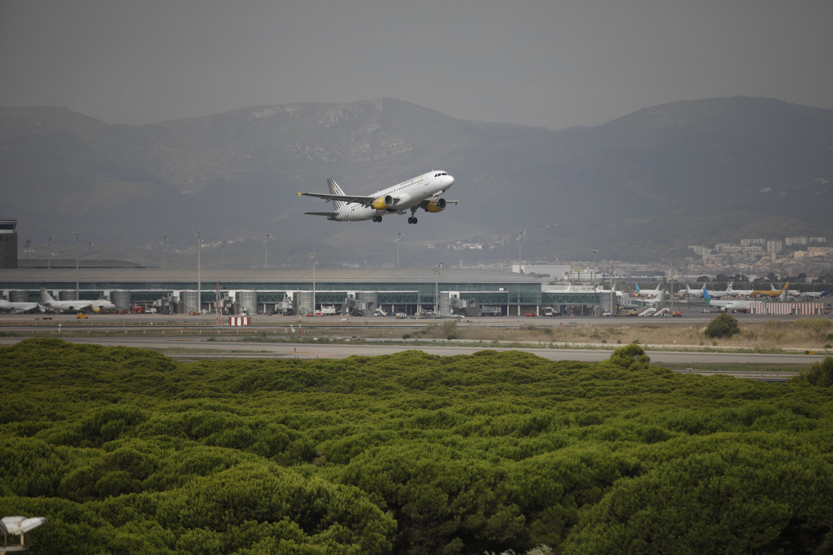 Avión despegando en El Prat.