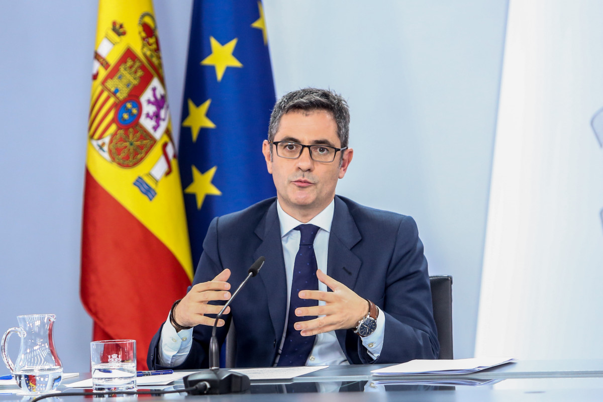 El ministro de la Presidencia, Relaciones con las Cortes y Memoria Democrática, Félix Bolaños, en una rueda de prensa posterior a una reunión del Consejo de Ministros en el Palacio de la Moncloa, 