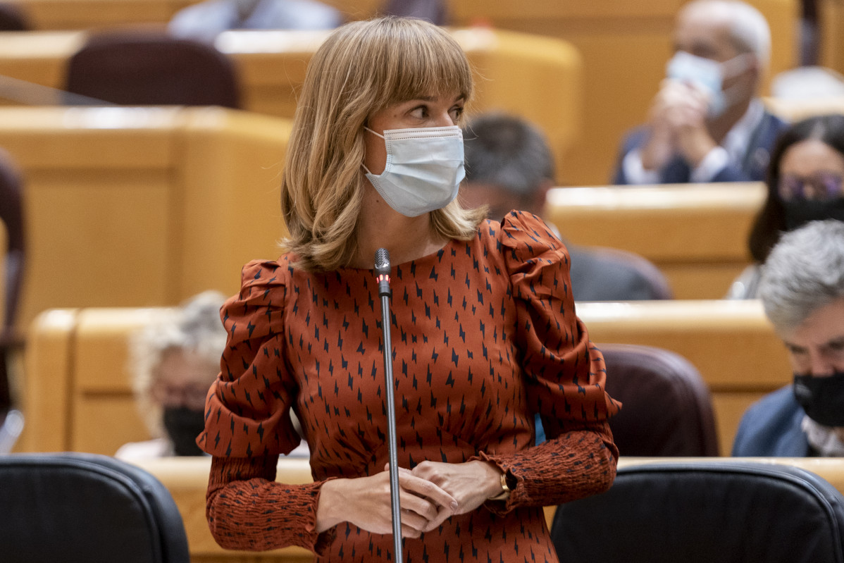 La ministra de Educación y Formación Profesional, Pilar Alegría, interviene en una sesión de control al Gobierno en el Senado, a 5 de octubre de 2021, en Madrid, (España). El Senado celebra este martes una nueva sesión de control al Gobierno, donde los mi