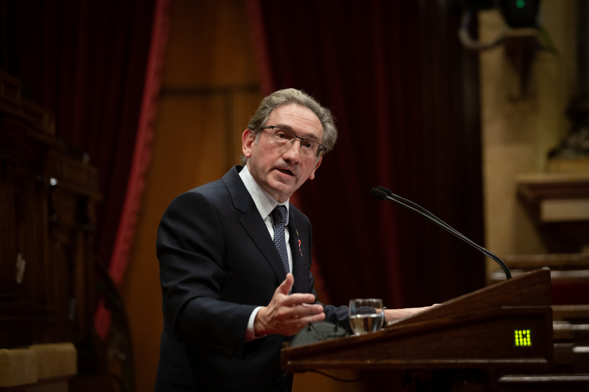 El conseller de Economía de la Generalitat, Jaume Giró, interviene durante una sesión plenaria en el Parlament. ARCHIVO.