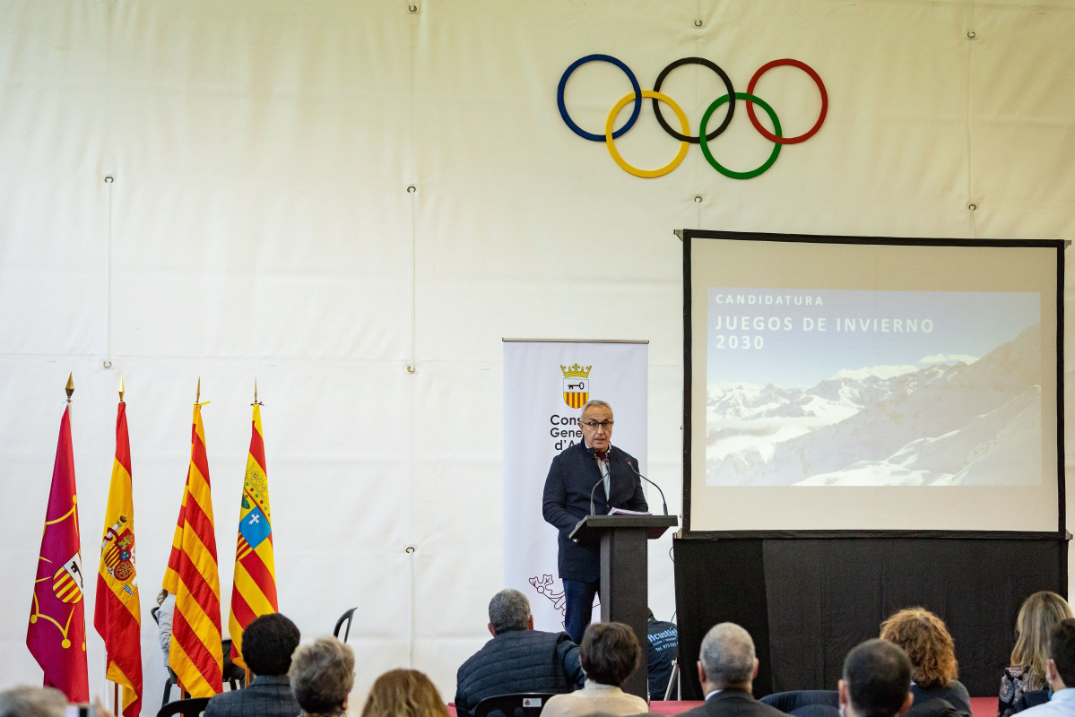 El presidente del Comité Olímpico Español, Alejandro Blanco, en su intervención sobre la candidatura olímpica de invierno Pirineus-Barcelona 2030