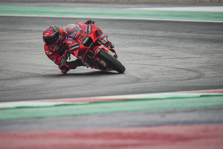 Pecco Bagnaia gana el GP de Valencia en la despedida de Valentino Rossi