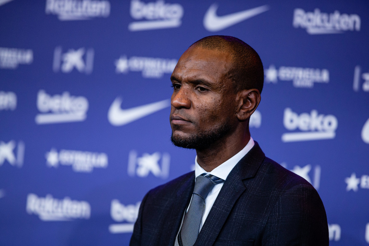 Archivo - Eric Abidal durante una rueda de prensa del FC Barcelona