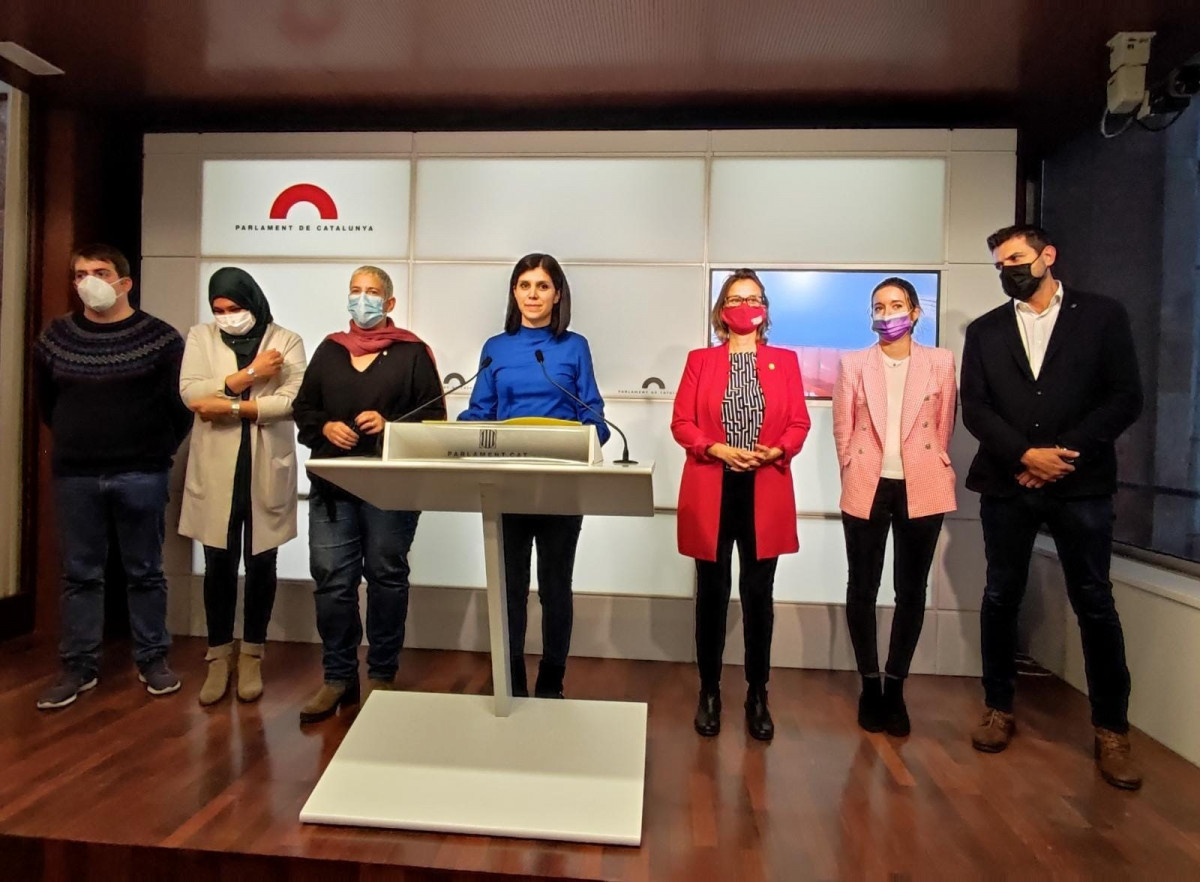 La portavoz de ERC en el Parlament, Marta Vilalta, junto con otros diputados del grupo parlamentario de ERC en rueda de prensa