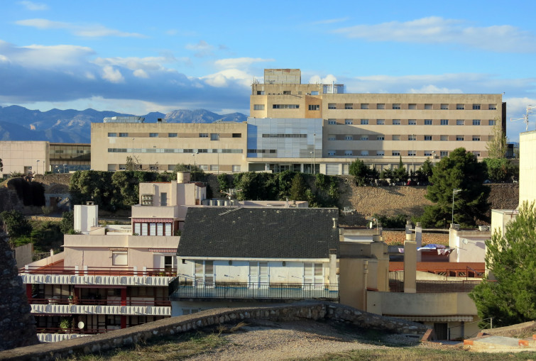 El Hospital Verge de la Cinta de Tortosa restringe visitas por un brote de Covid-19