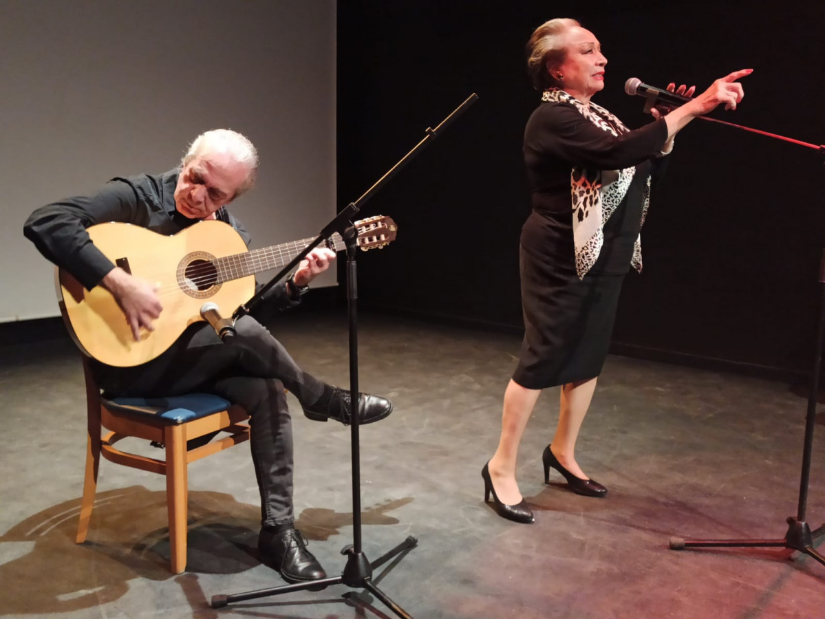 Teatro.Maruja Garrido y el guitarrista Carpio