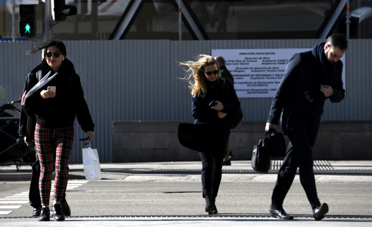 El viento y el oleaje pone en riesgo a buena parte de las zonas costeras