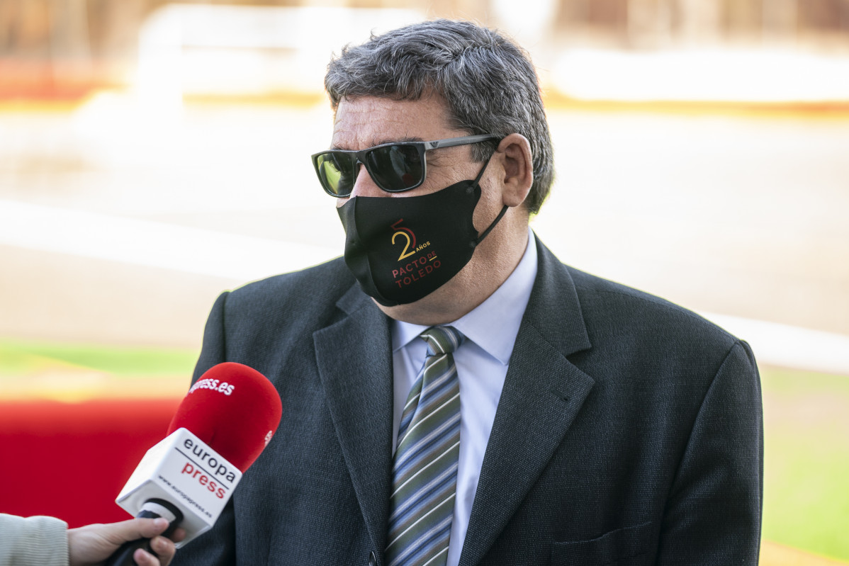 El ministro de Inclusión, Seguridad Social y Migraciones, José Luis Escrivá, ofrece declaraciones a los medios tras las firma de un memorándum con el Comité Olímpico Español (COE), a 12 de dici