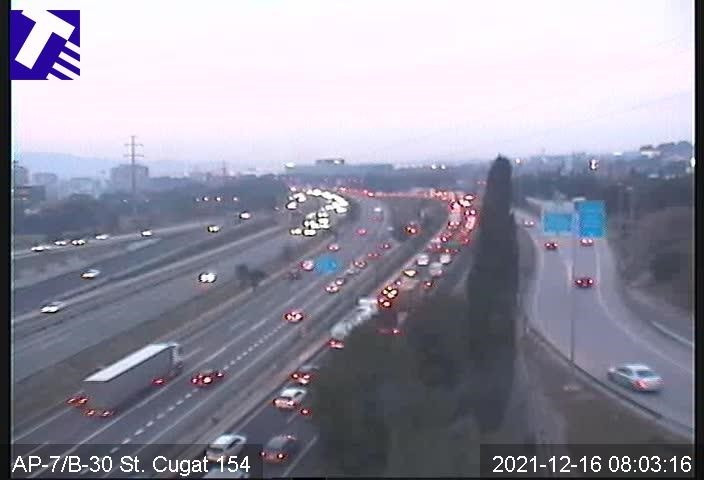 Colas en la AP-7 a la altura de Sant Cugat (Barcelona).