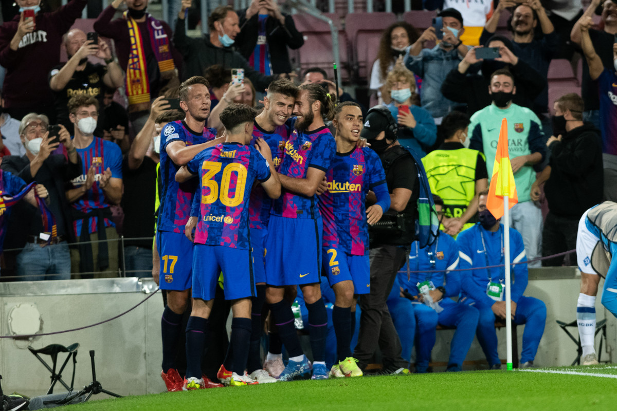 Gerard Piqué marca el único gol del partido en el triunfo del Barça ante el Dinamo Kiev