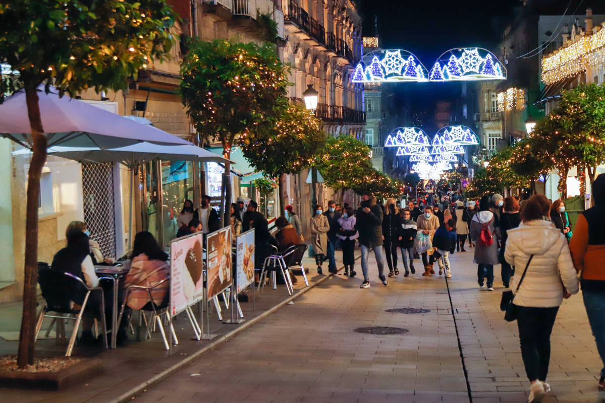 Ambiente en las calles y establecimientos de Vigo, a 27 de noviembre de 2021, en Vigo, Galicia (España). Desde este sábado en Galicia es obligatorio mostrar el certificado de vacunación antes de en