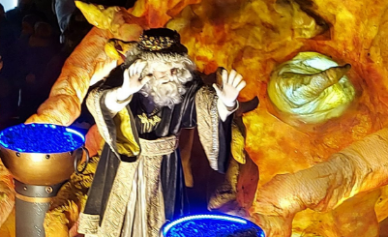 Polémica en Igualada porque Melchor y Gaspar desfilan sin mascarilla