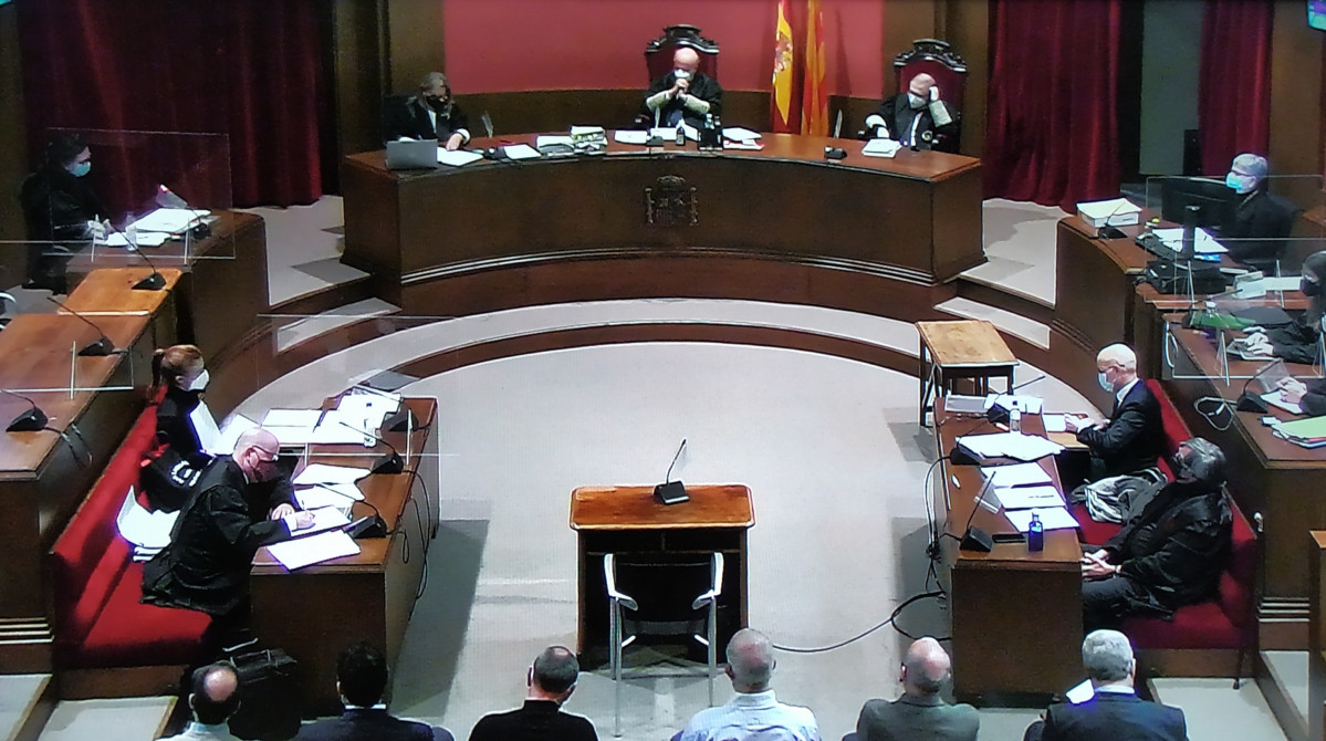 Juicio a exdirectivos de la Agència Catalana de l'Aigua (ACA) en la Audiencia de Barcelona, el 10 de enero de 2022.