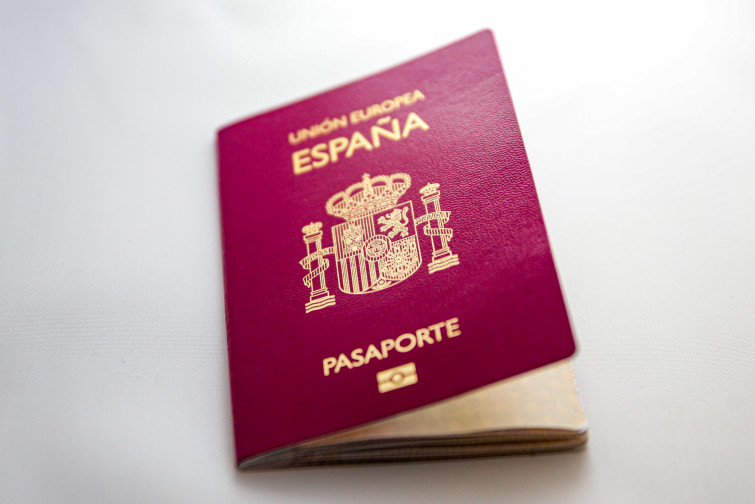 Una incidencia dejó sin pasaportes a 23.000 españoles residentes en el extranjero durante mes y medio