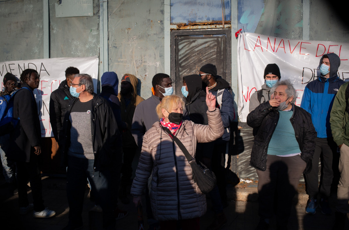 Concentració contra el desallotjament de la nau a Badalona (Barcelona) on viu un centenar de migrants
