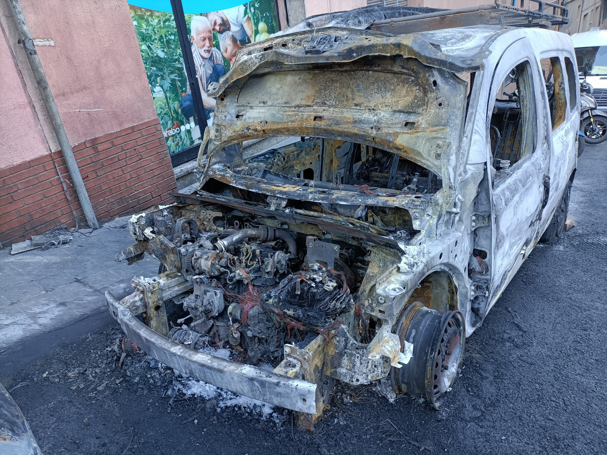 Coche incendiado