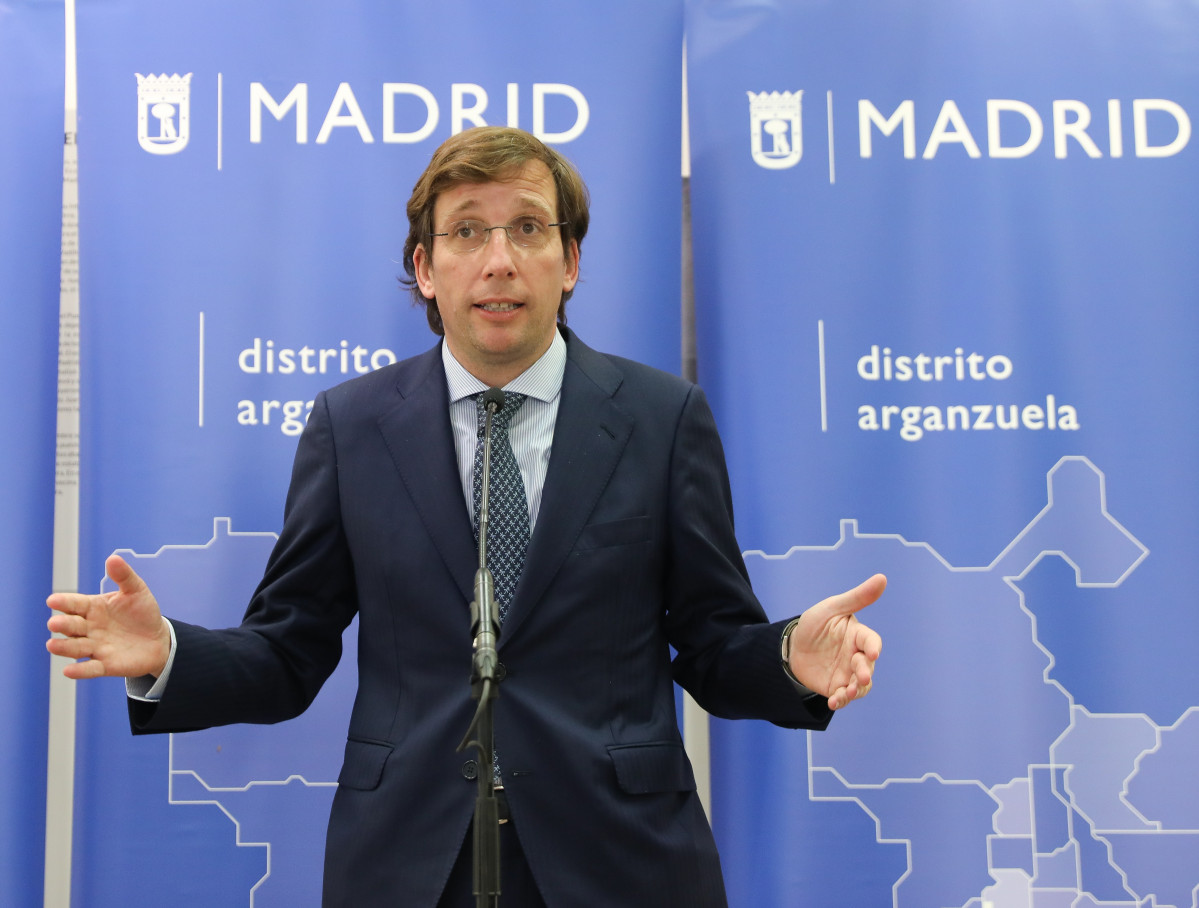 El alcalde de Madrid, José Luis Martínez-Almeida, interviene durante una visita al Centro Dotacional Integrado de Arganzuela, a 17 de enero de 2022, en Madrid, (España). El recinto alberga un centr