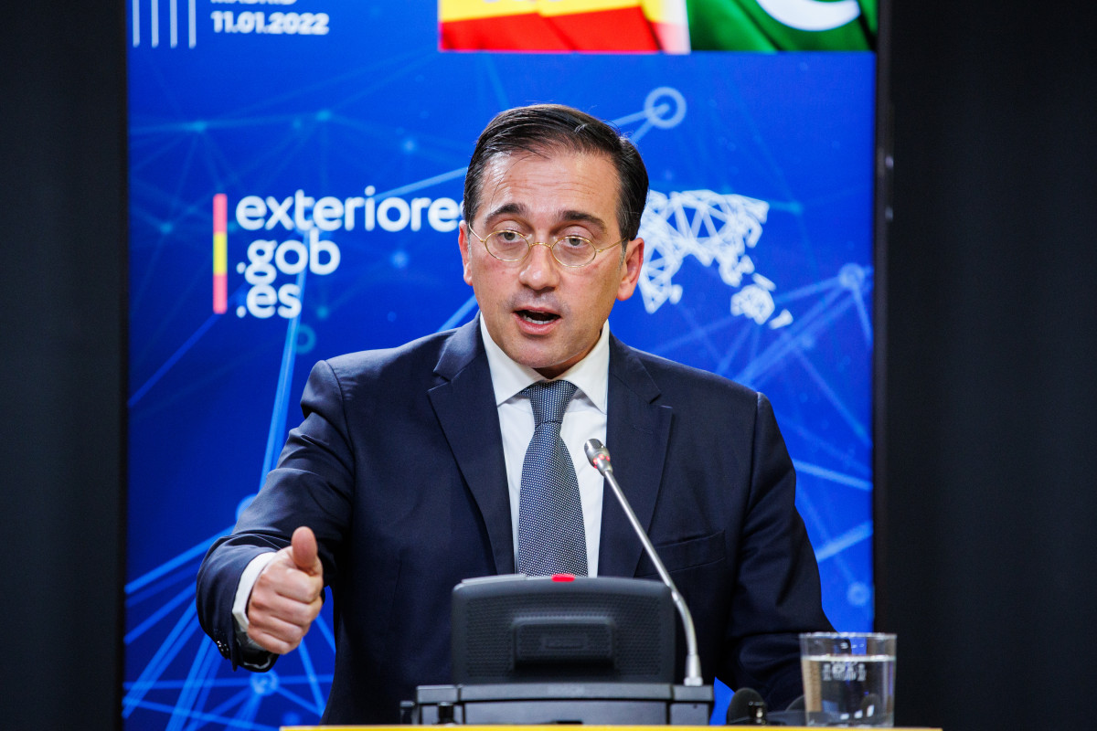 El ministro de Asuntos Exteriores, Unión Europea y Cooperación, José Manuel Albares en una rueda de prensa después de su reunión con el ministro de Asuntos Exteriores pakistaní, en el Palacio de