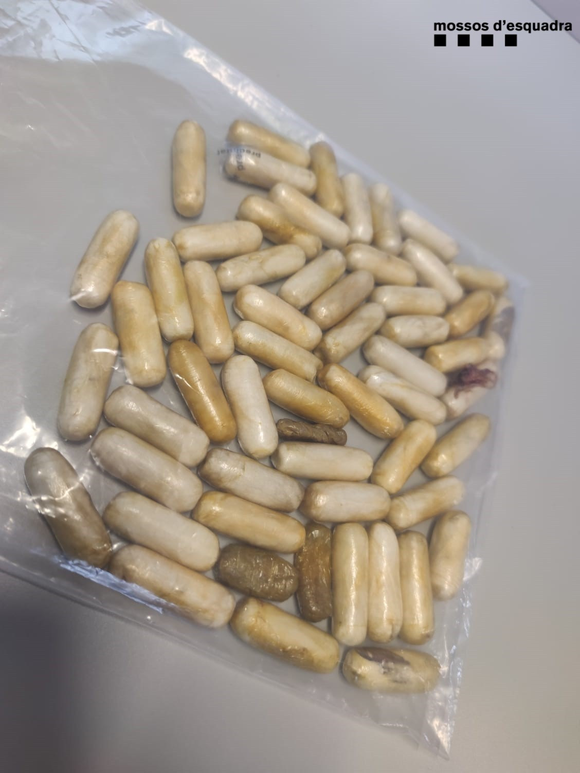 Imagen de las bolas de cocaína que transportaba en su interior