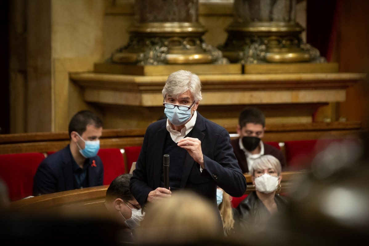 Archivo - El conseller de Salud de la Generalitat, Josep Maria Argimon, en una segunda sesión del Pleno del Parlament de Catalunya