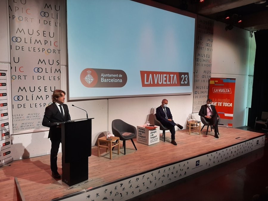 EuropaPress 4213539 talcalde jaume collboni concejal david escude presentan novedades