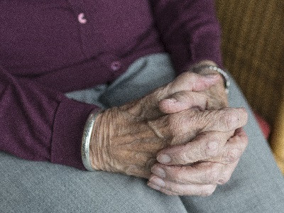 Archivo - Coronavirus.- Un total de 87 residencias catalanas presentan casos activos