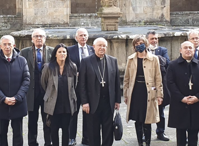 ElarzobispoJulianBarrioestamaanaenunactoconempresariosenSantiago