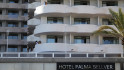 Muere un británico al caerse por un balcón en sus vacaciones en España: llega el primer 'balconing' del año
