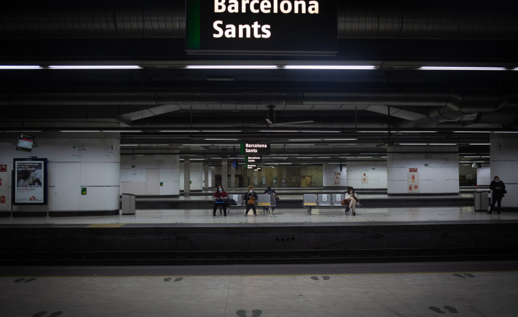 Vídeo| La estación de Sants sufre graves filtraciones de agua por el temporal: el techo no resiste