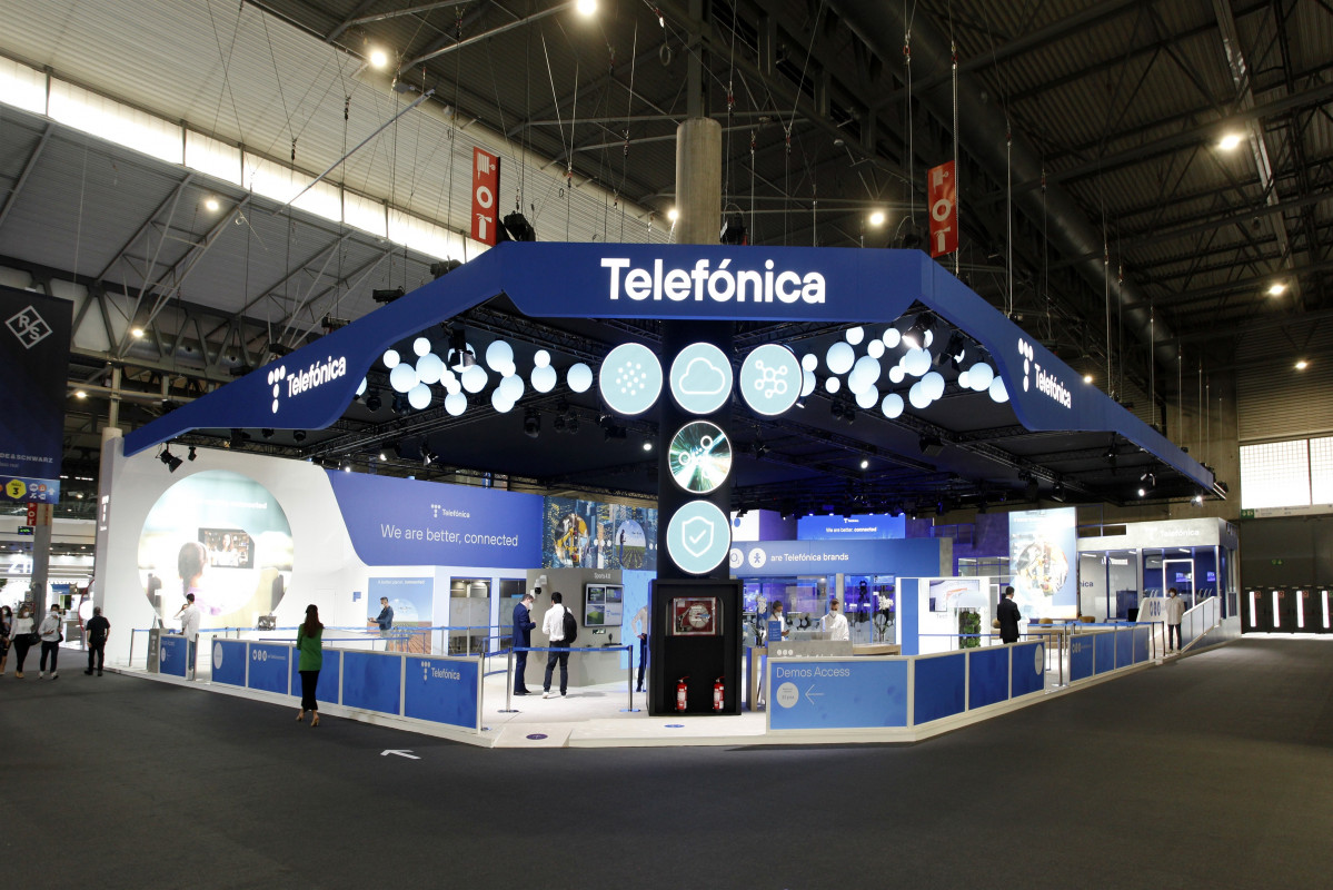 EuropaPress 3814695 imagen expositor telefonica mobile world congress 21