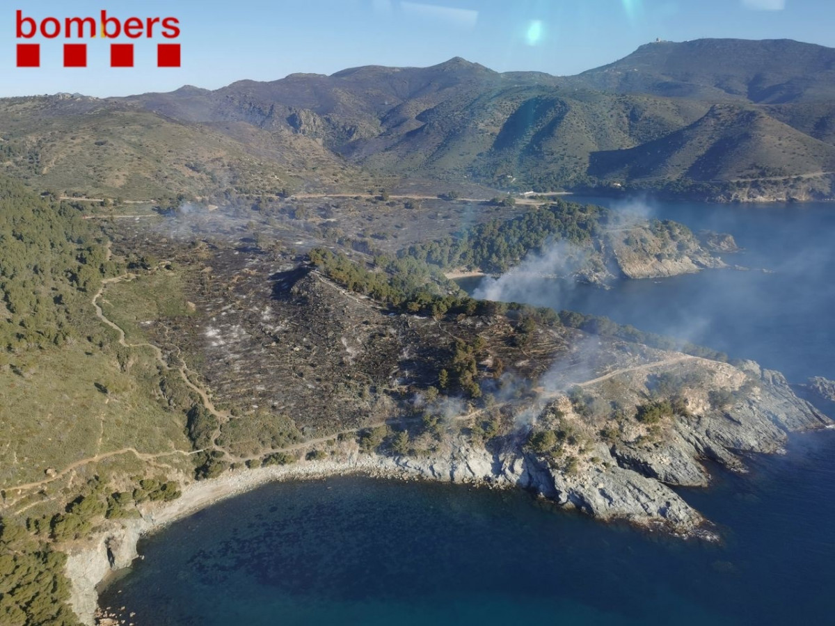 EuropaPress 4266508 imagen aerea incendio roses girona